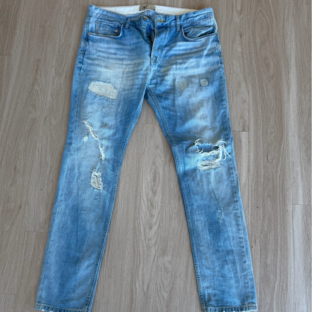 Zara Men's Light Blue Distressed Jeans